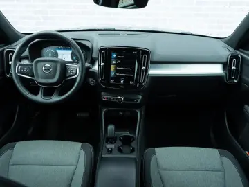 XC40 T2 Momentum Aut.   Park Assist V A   Parkee