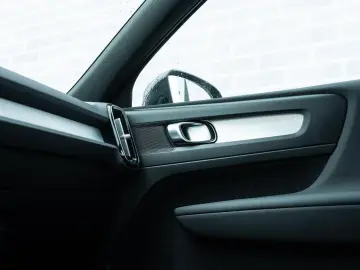 XC40 T2 Momentum Aut.   Park Assist V A   Parkee