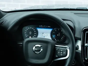 XC40 T2 Momentum Aut.   Park Assist V A   Parkee