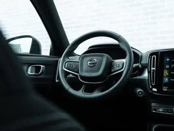 XC40 T2 Momentum Aut.   Park Assist V A   Parkee