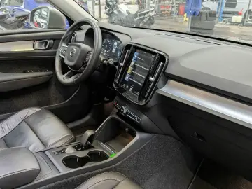 XC 40 T3 Momentum PANO LED NAVI LEDER ACC