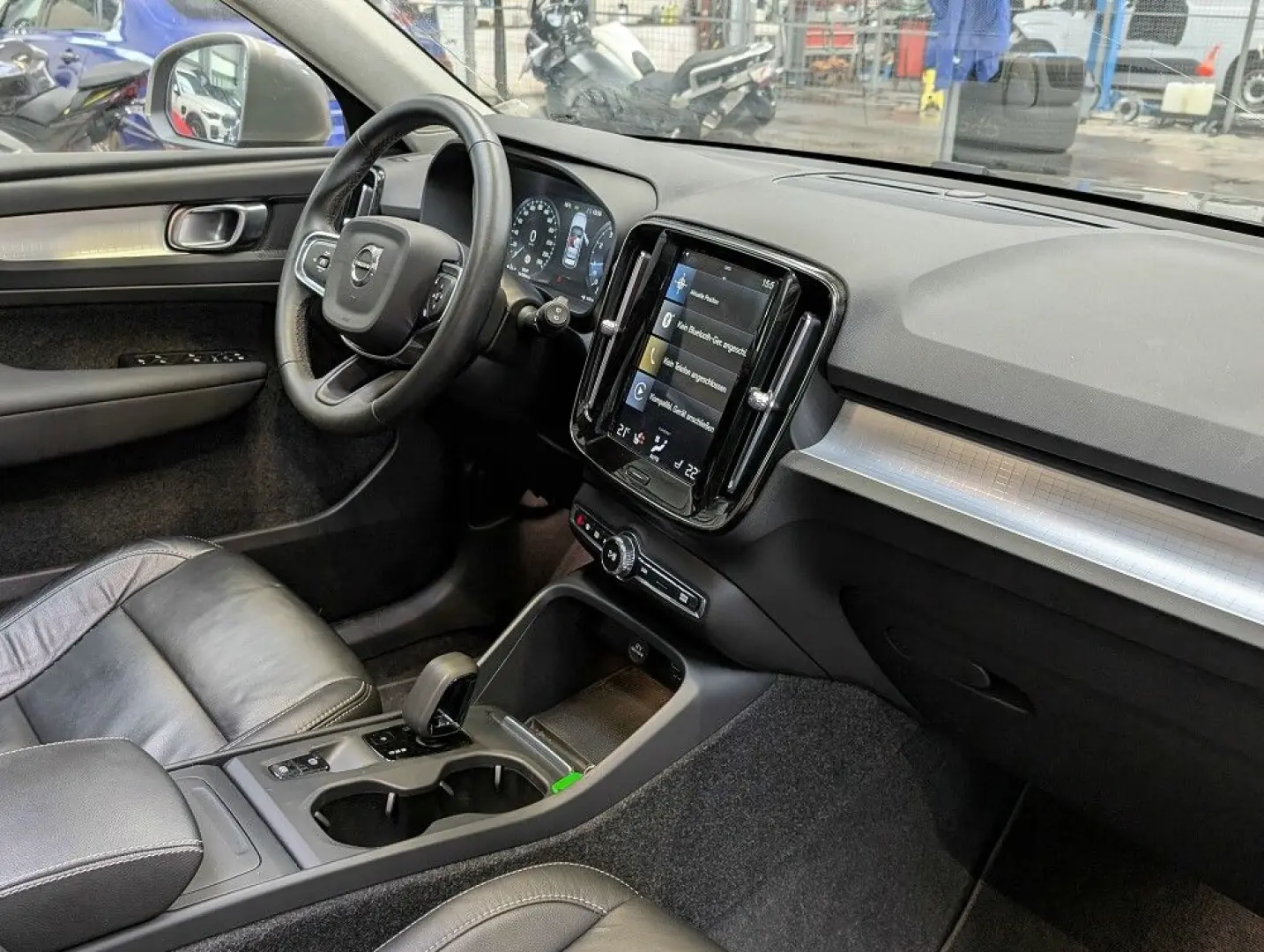 XC 40 T3 Momentum PANO LED NAVI LEDER ACC