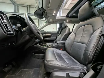 XC 40 T3 Momentum PANO LED NAVI LEDER ACC