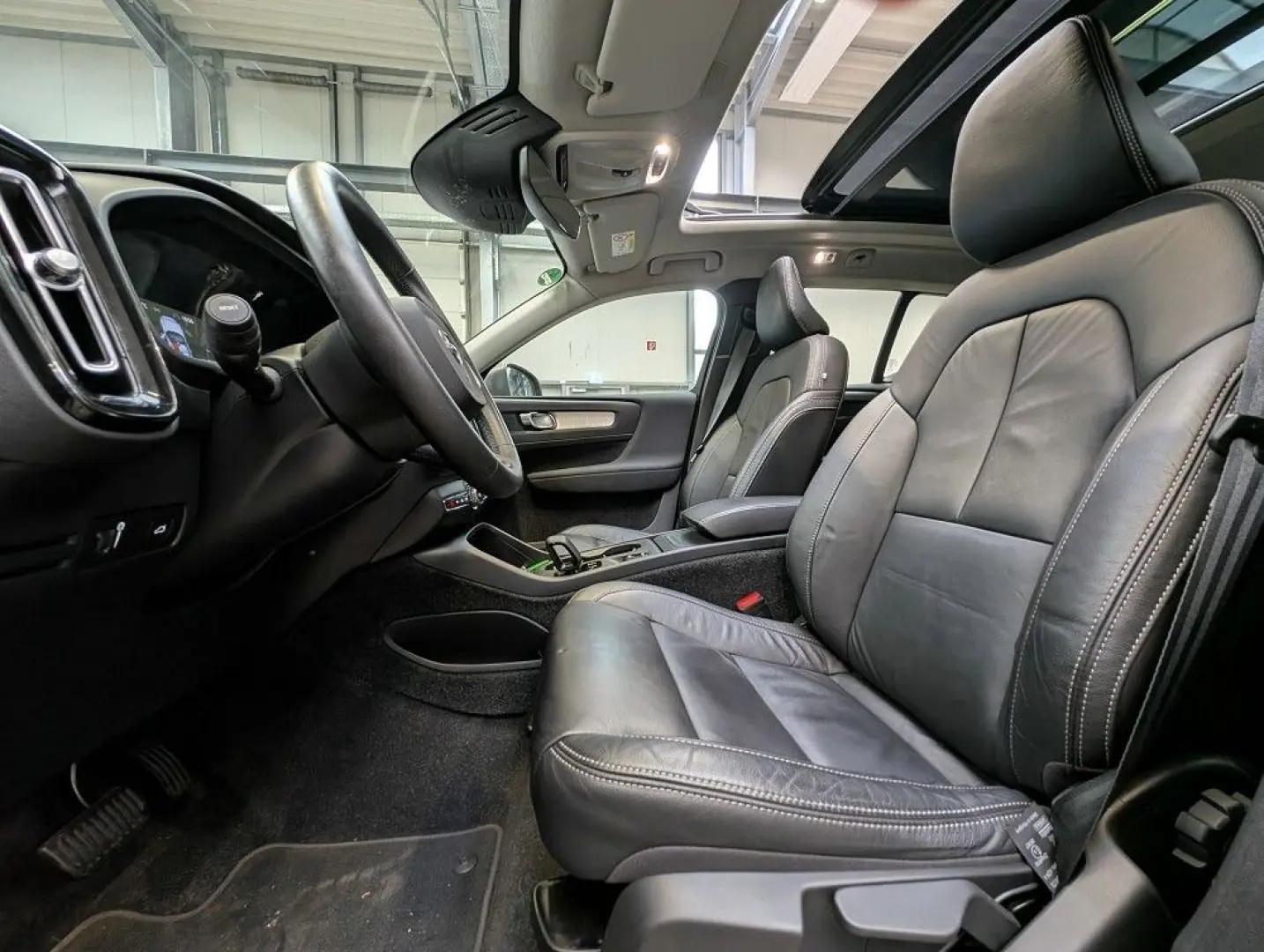 XC 40 T3 Momentum PANO LED NAVI LEDER ACC