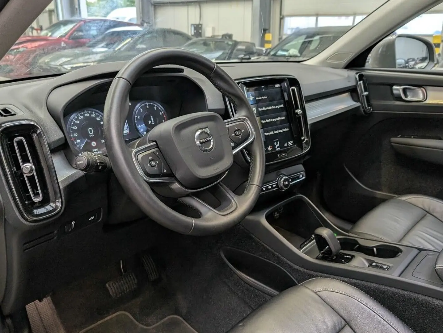XC 40 T3 Momentum PANO LED NAVI LEDER ACC