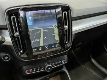 XC 40 T3 Momentum PANO LED NAVI LEDER ACC