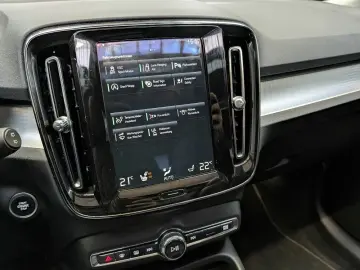 XC 40 T3 Momentum PANO LED NAVI LEDER ACC