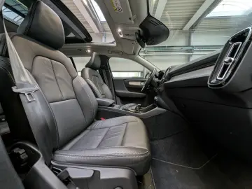 XC 40 T3 Momentum PANO LED NAVI LEDER ACC