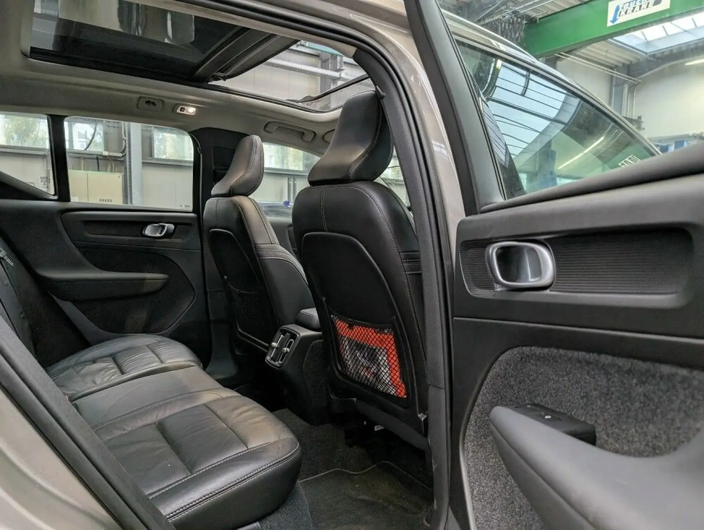 XC 40 T3 Momentum PANO LED NAVI LEDER ACC