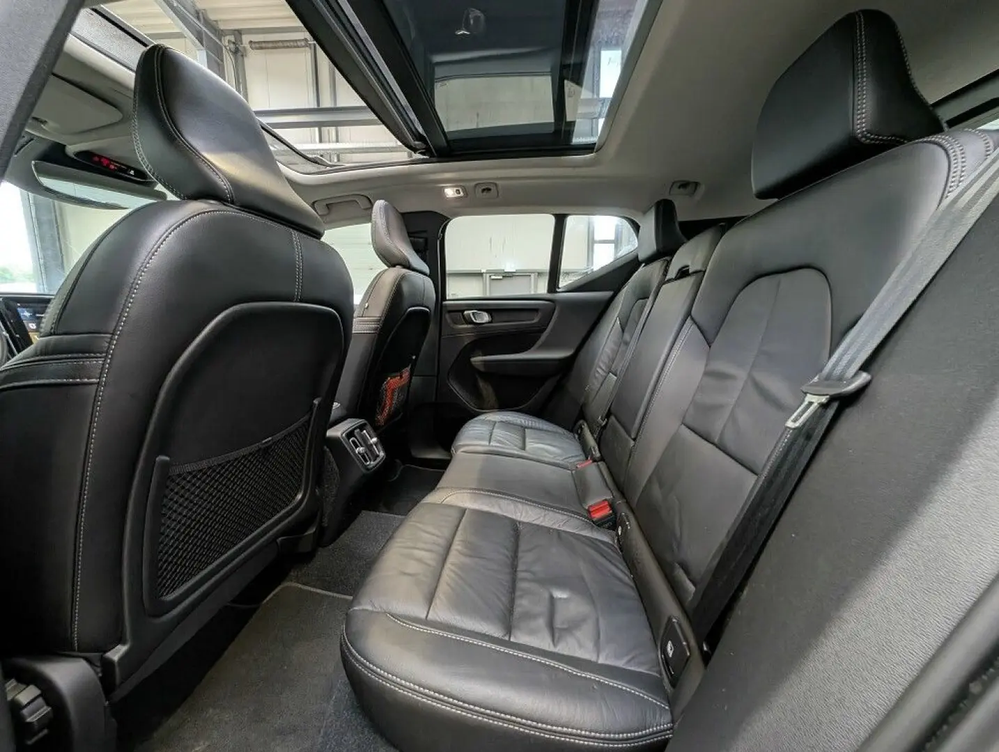 XC 40 T3 Momentum PANO LED NAVI LEDER ACC