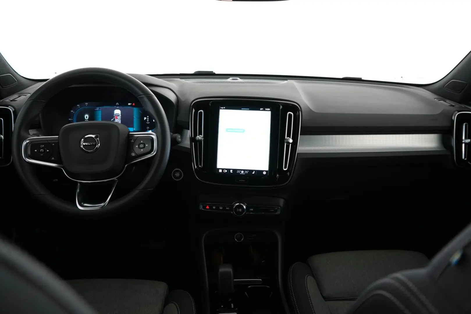 XC40 B3 Plus Dark NAV SHZG PDC RFK el.Sitze 18