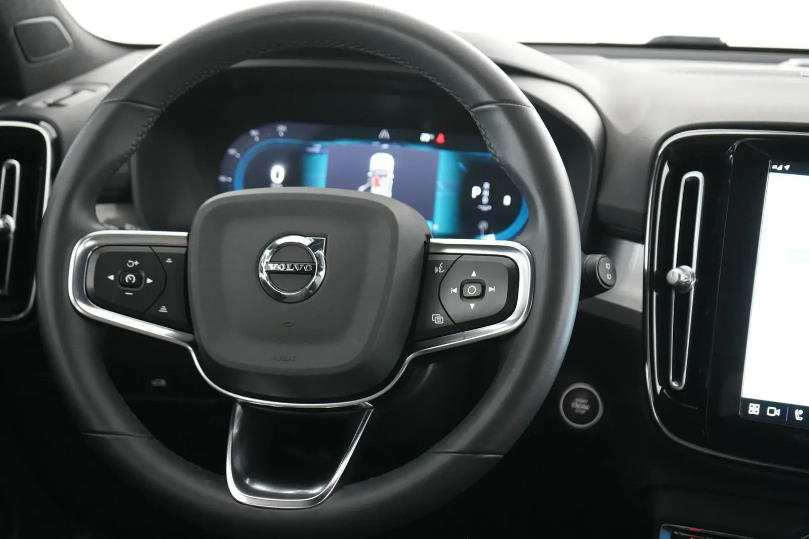 XC40 B3 Plus Dark NAV SHZG PDC RFK el.Sitze 18