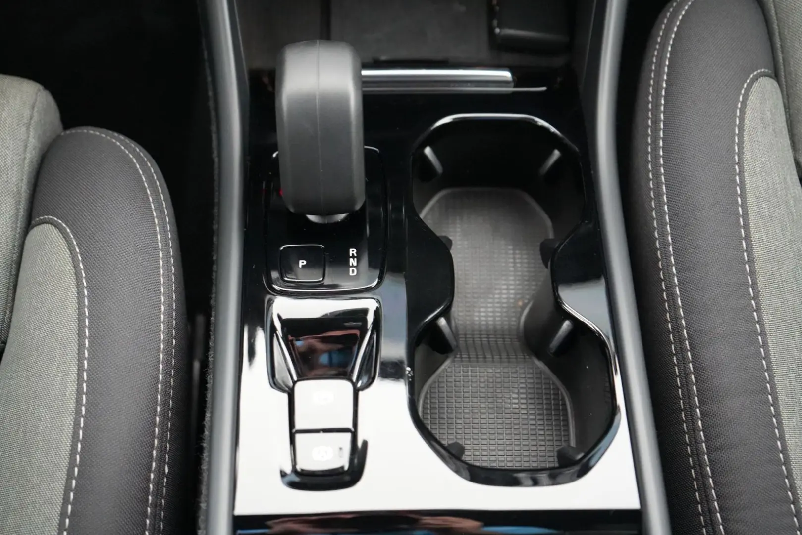 XC40 B3 Plus Dark NAV SHZG PDC RFK el.Sitze 18