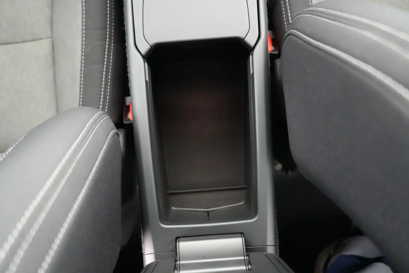 XC40 B3 Plus Dark NAV SHZG PDC RFK el.Sitze 18
