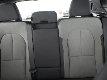 XC40 B3 Plus Dark NAV SHZG PDC RFK el.Sitze 18