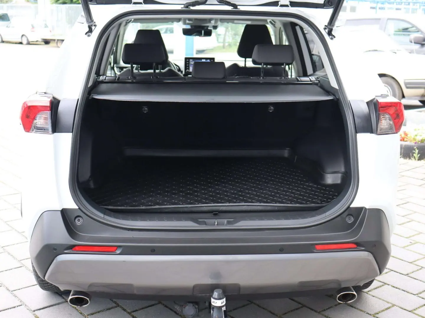 RAV 4 Hybrid 4x2 Team Deutschland AHK Navi Kamer