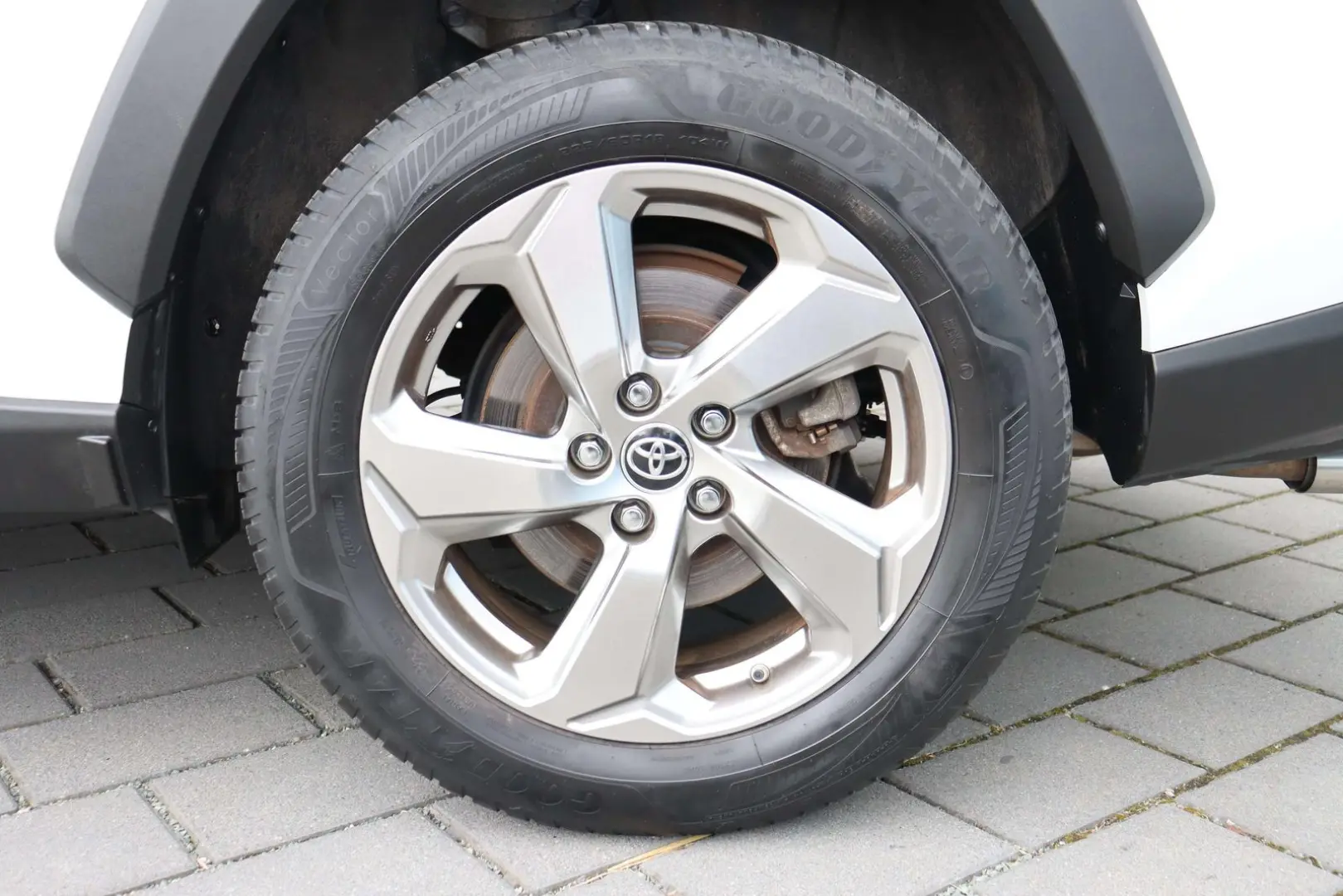 RAV 4 Hybrid 4x2 Team Deutschland AHK Navi Kamer