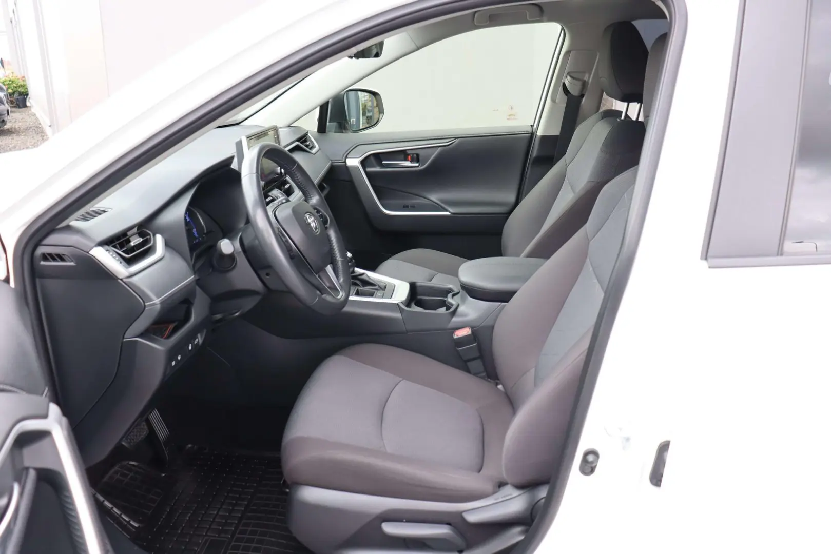 RAV 4 Hybrid 4x2 Team Deutschland AHK Navi Kamer