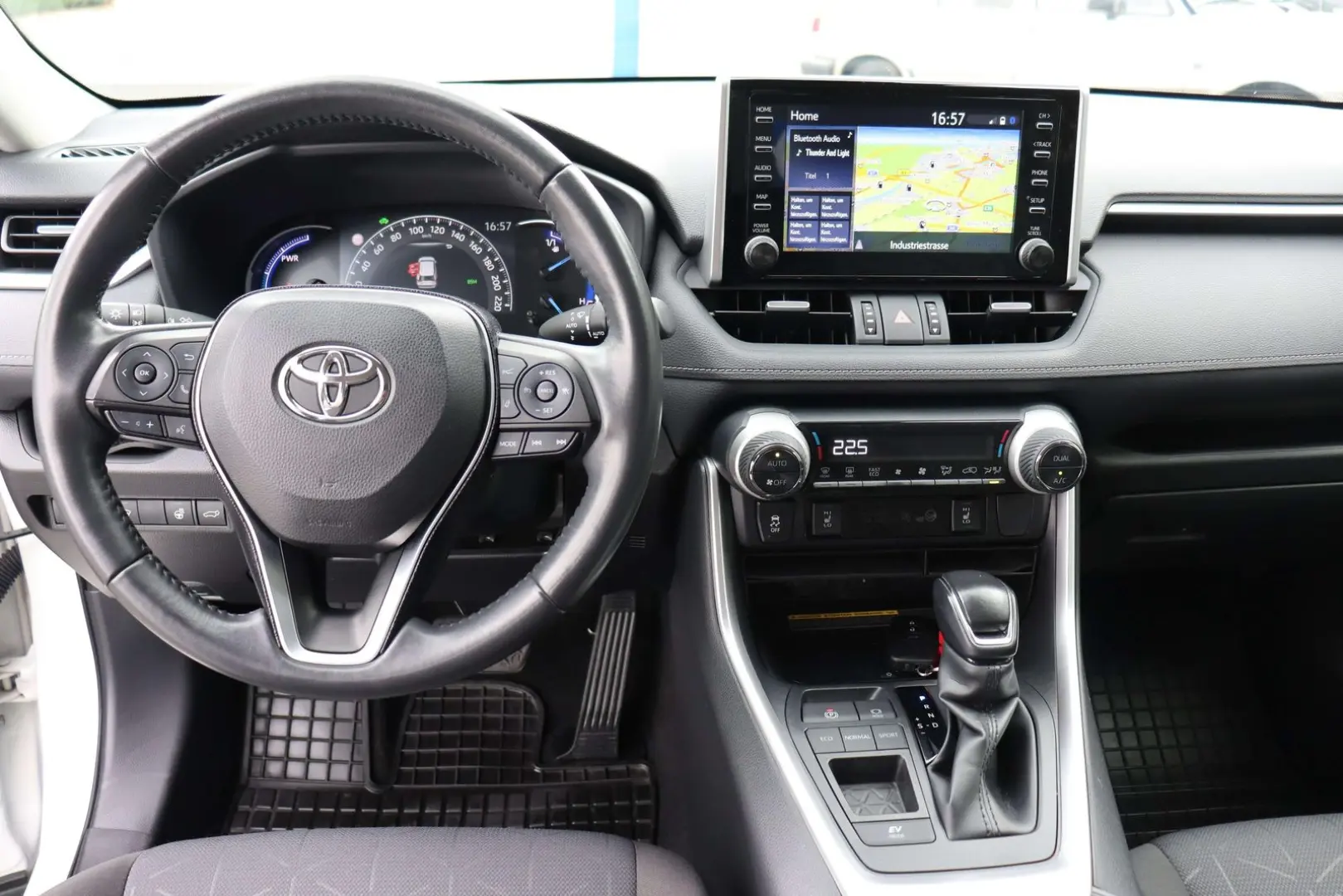 RAV 4 Hybrid 4x2 Team Deutschland AHK Navi Kamer