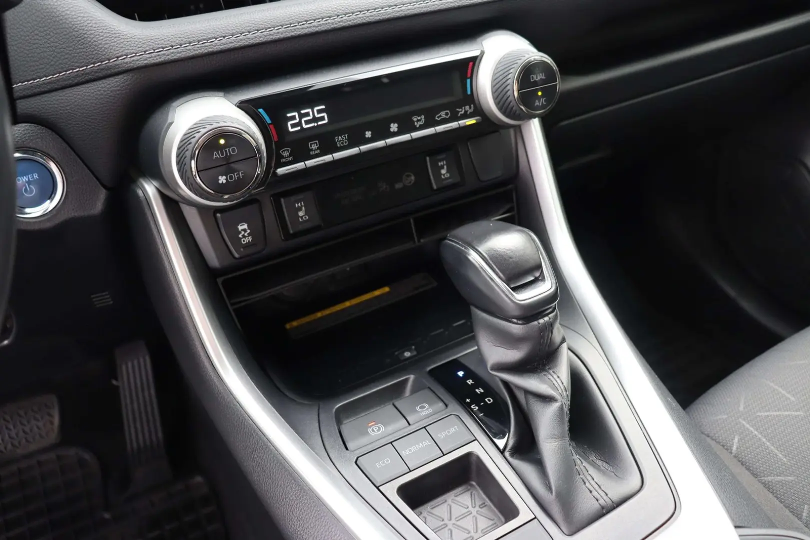 RAV 4 Hybrid 4x2 Team Deutschland AHK Navi Kamer