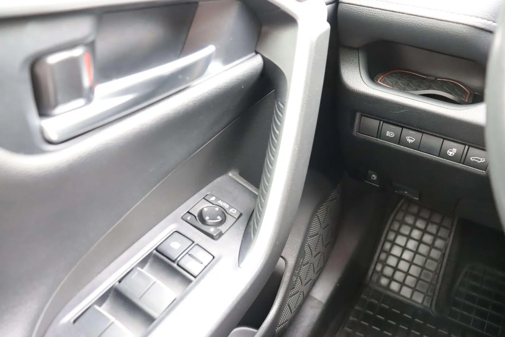 RAV 4 Hybrid 4x2 Team Deutschland AHK Navi Kamer