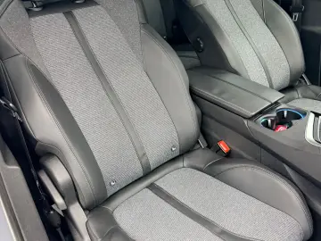 PEUGEOT 3008 2018 1.2I E6