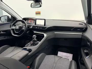 PEUGEOT 3008 2018 1.2I E6
