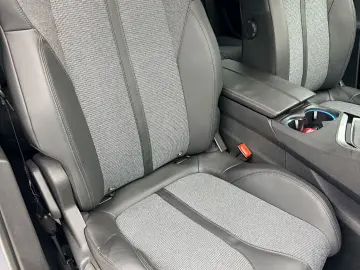 PEUGEOT 3008 2018 1.2I E6