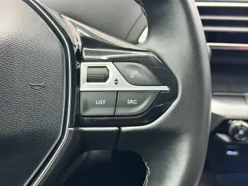 PEUGEOT 3008 2018 1.2I E6