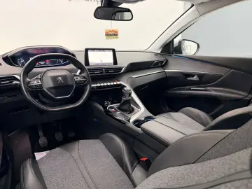 PEUGEOT 3008 2018 1.2I E6