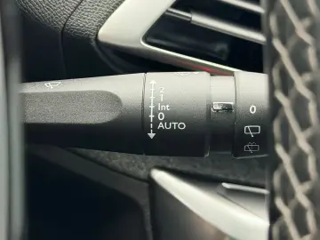 PEUGEOT 3008 2018 1.2I E6