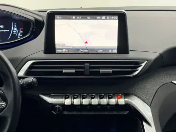 PEUGEOT 3008 2018 1.2I E6