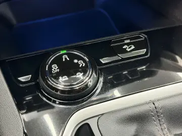 PEUGEOT 3008 2018 1.2I E6