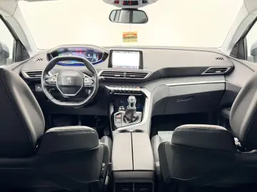 PEUGEOT 3008 2018 1.2I E6