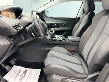 PEUGEOT 3008 2018 1.2I E6