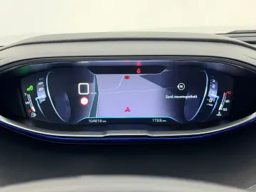 PEUGEOT 3008 2018 1.2I E6