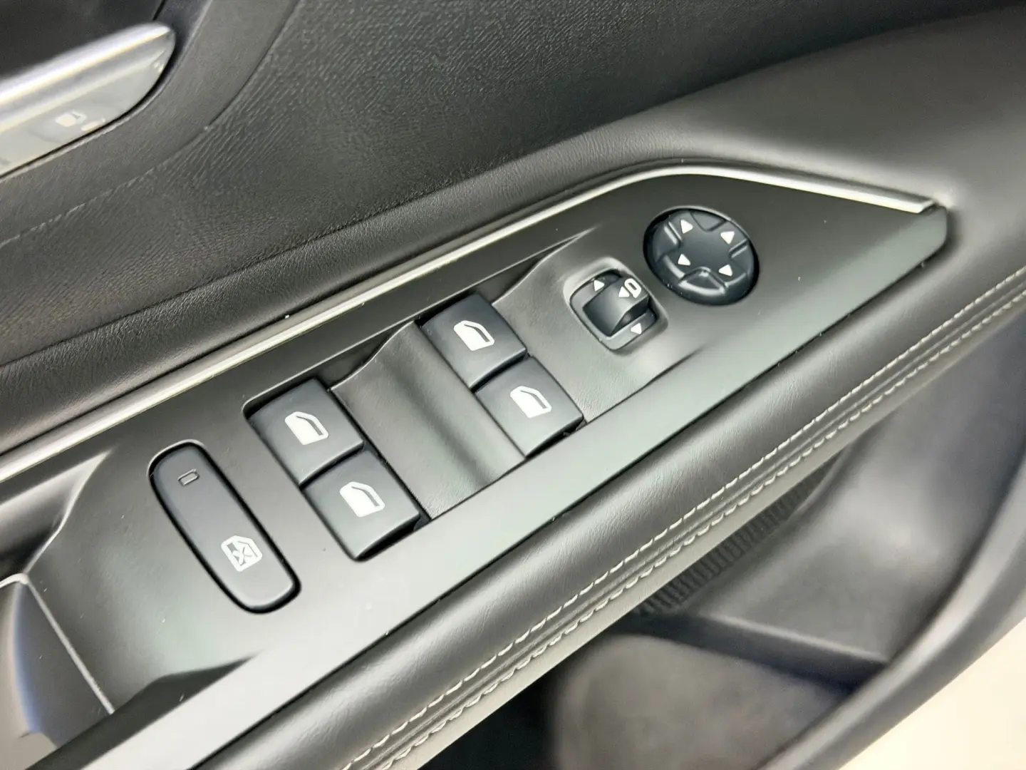 PEUGEOT 3008 2018 1.2I E6