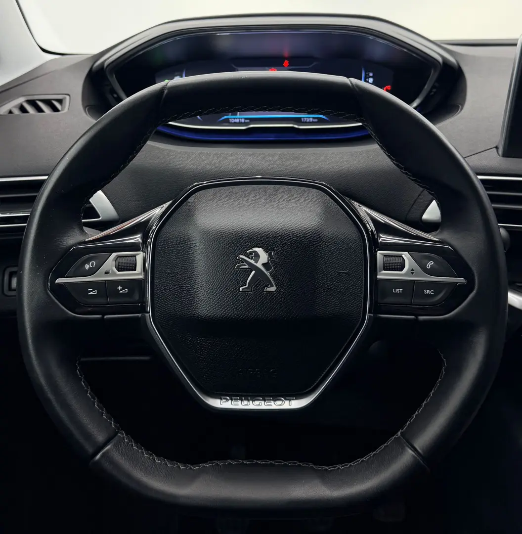 PEUGEOT 3008 2018 1.2I E6