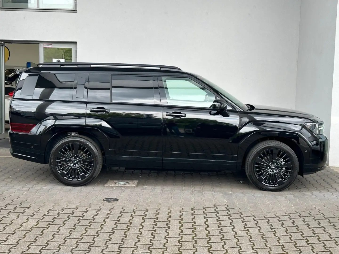 Santa FE MY25 Blackline