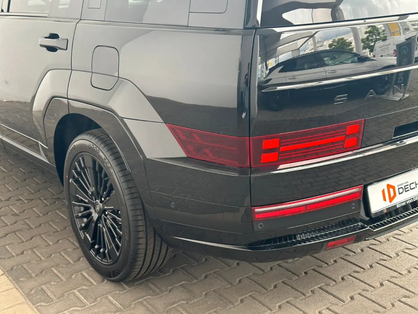 Santa FE MY25 Blackline