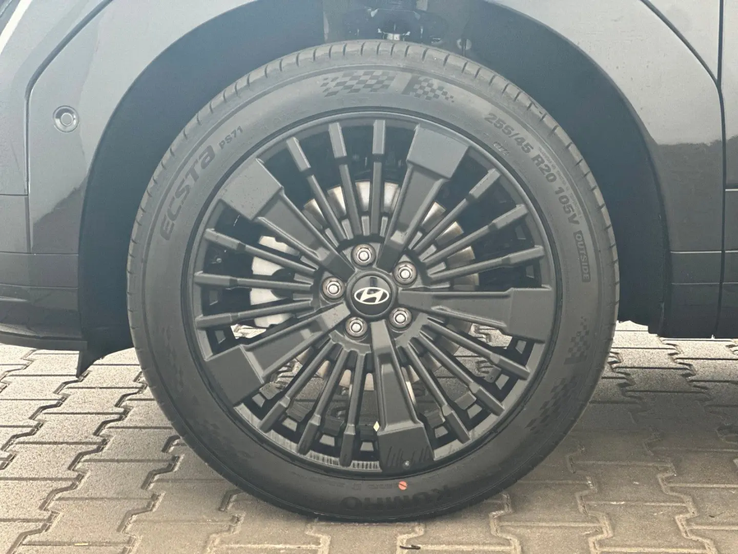 Santa FE MY25 Blackline