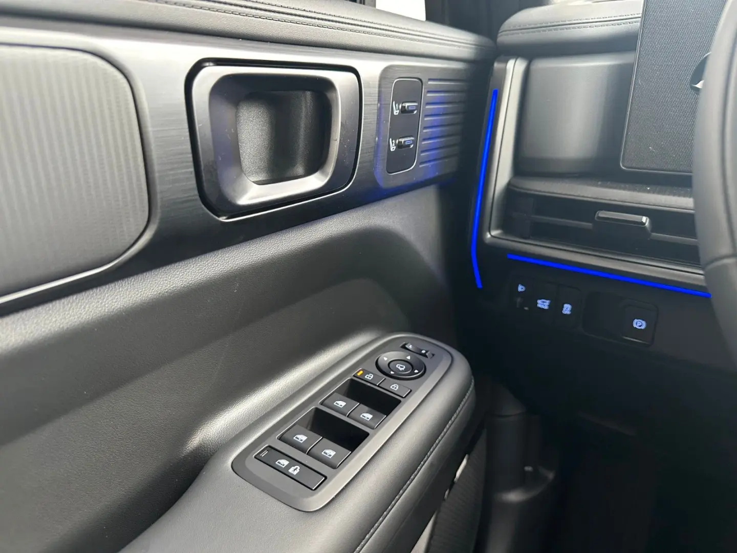 Santa FE MY25 Blackline