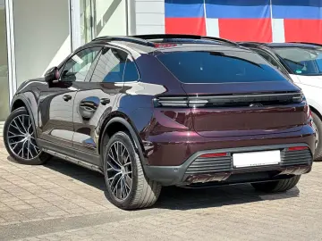 Macan Electric 4 HUD KLIMASITZE PANO MATRIX BOSE