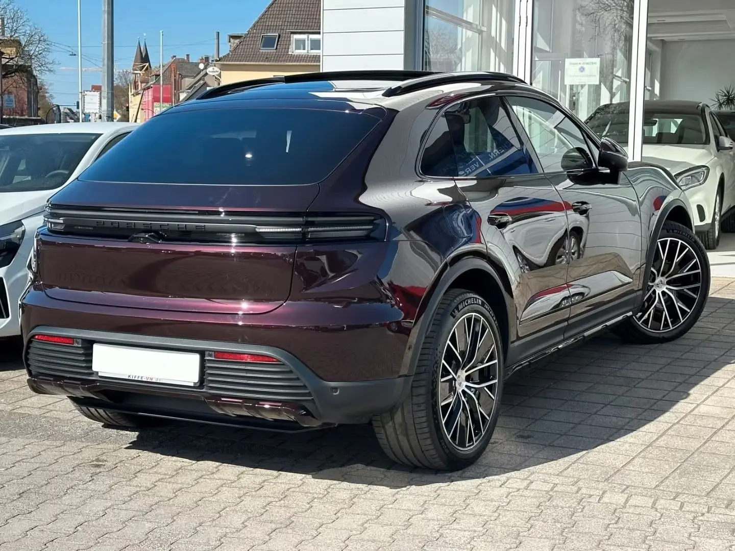 Macan Electric 4 HUD KLIMASITZE PANO MATRIX BOSE