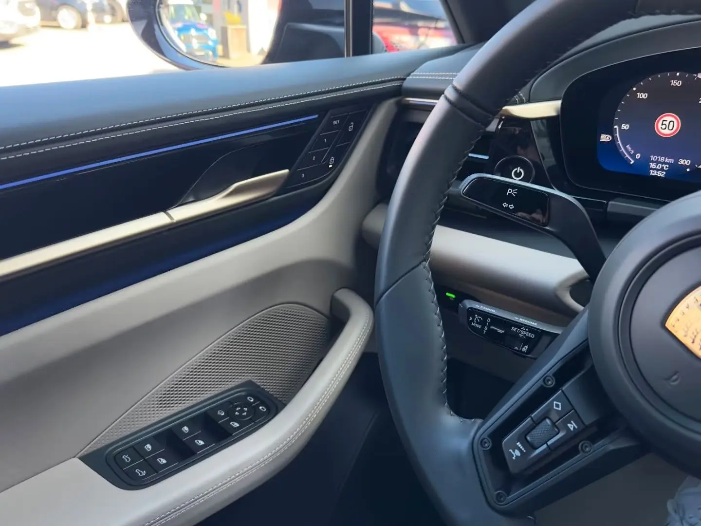 Macan Electric 4 HUD KLIMASITZE PANO MATRIX BOSE