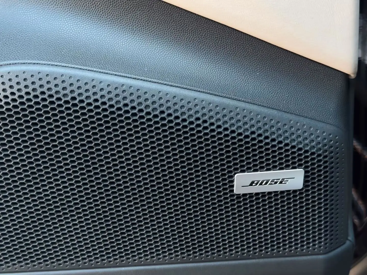 Macan Electric 4 HUD KLIMASITZE PANO MATRIX BOSE