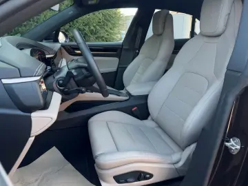 Macan Electric 4 HUD KLIMASITZE PANO MATRIX BOSE