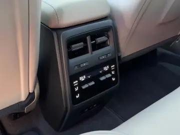 Macan Electric 4 HUD KLIMASITZE PANO MATRIX BOSE