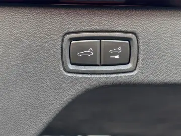 Macan Electric 4 HUD KLIMASITZE PANO MATRIX BOSE