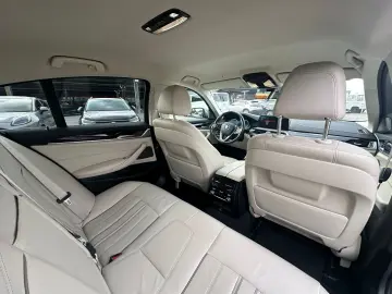 BMW Seria 5 540i xDrive AT